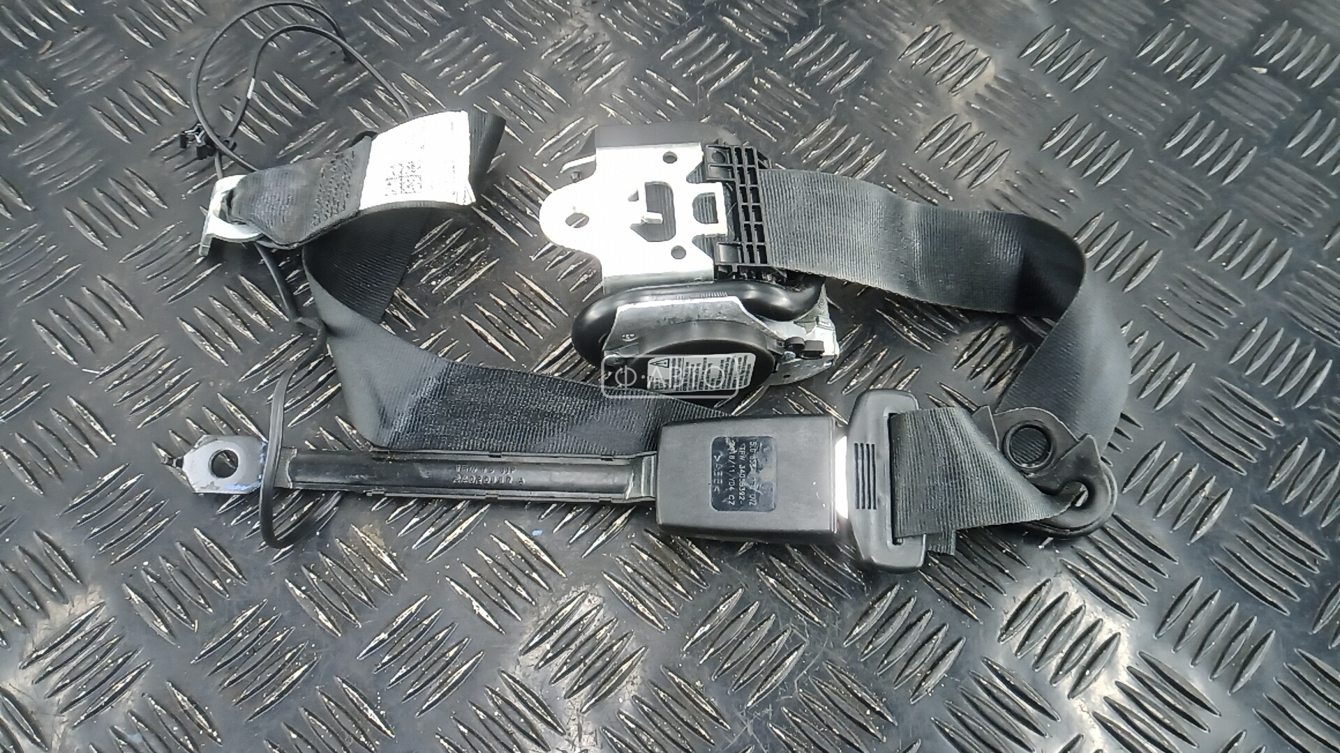 Ремень безопасности с пиропатроном сиденья переднего