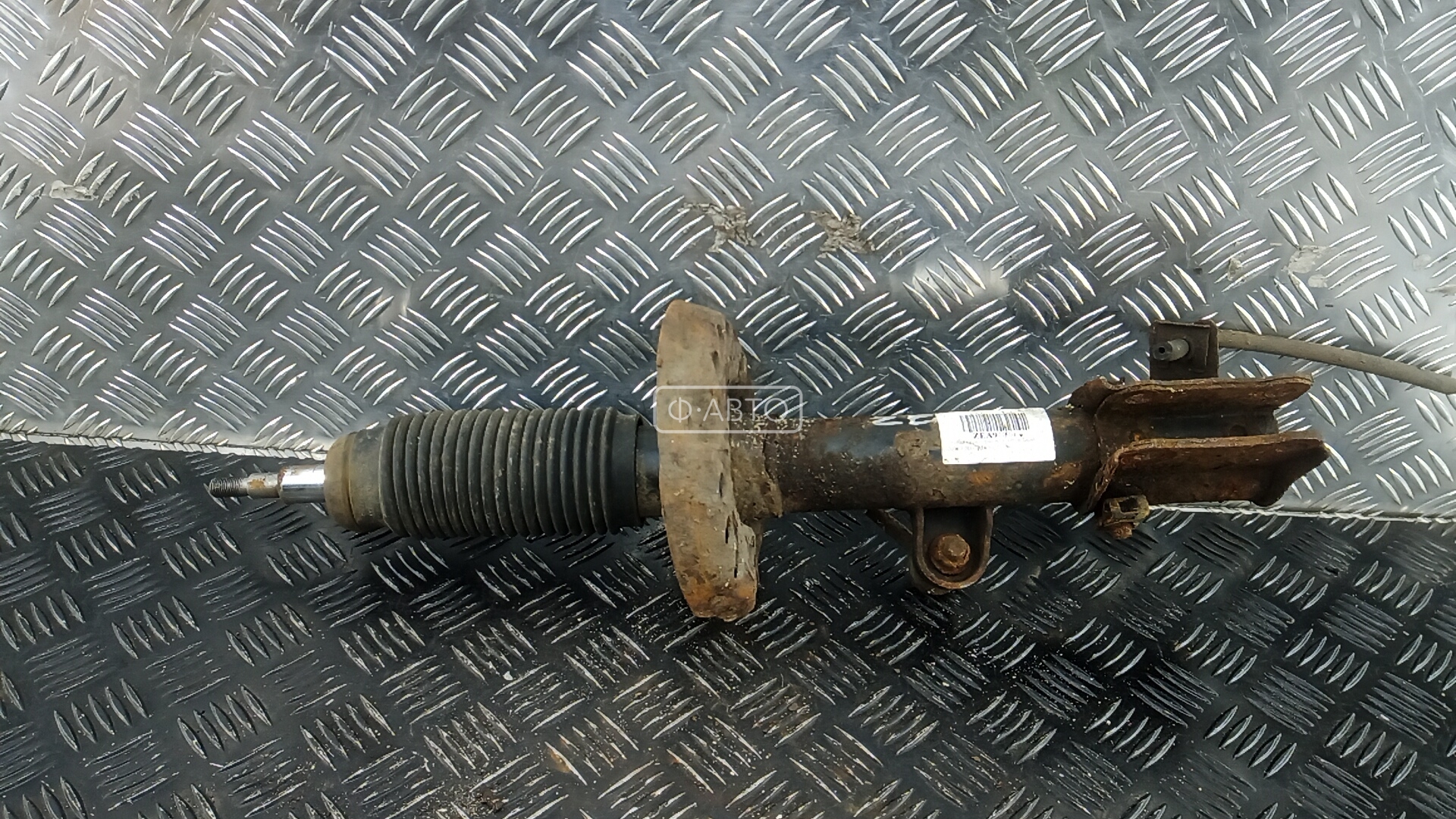 Амортизатор передний правый