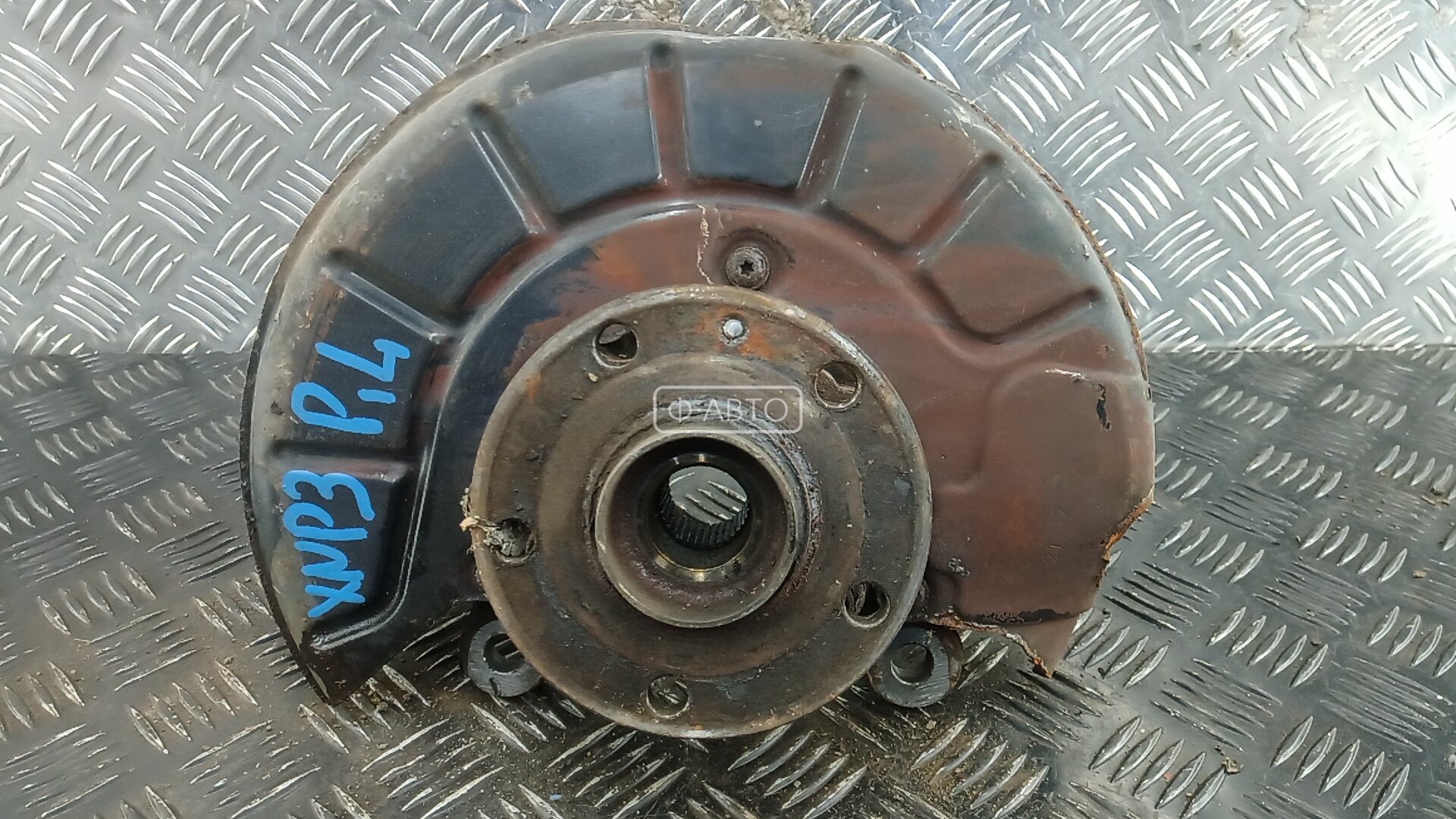 Ступица передняя левая