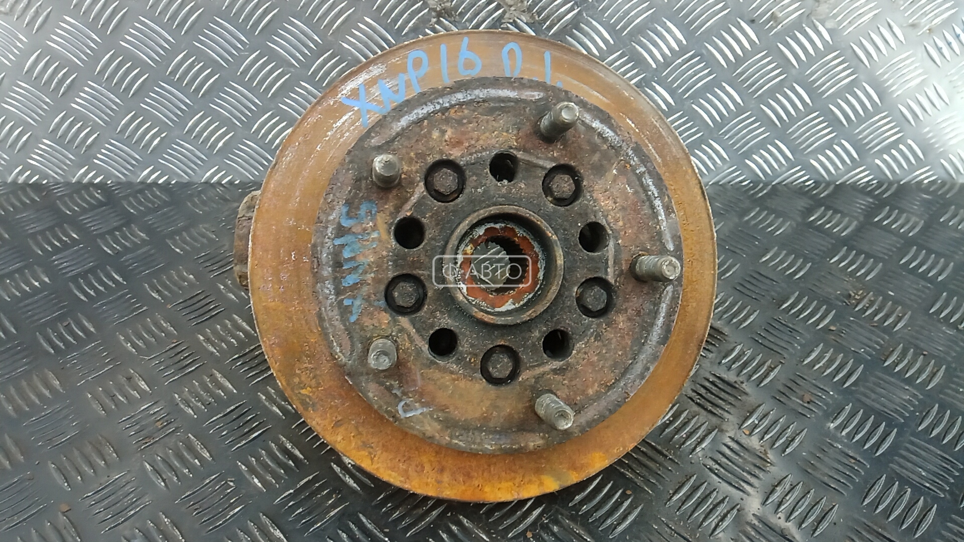 Ступица передняя левая