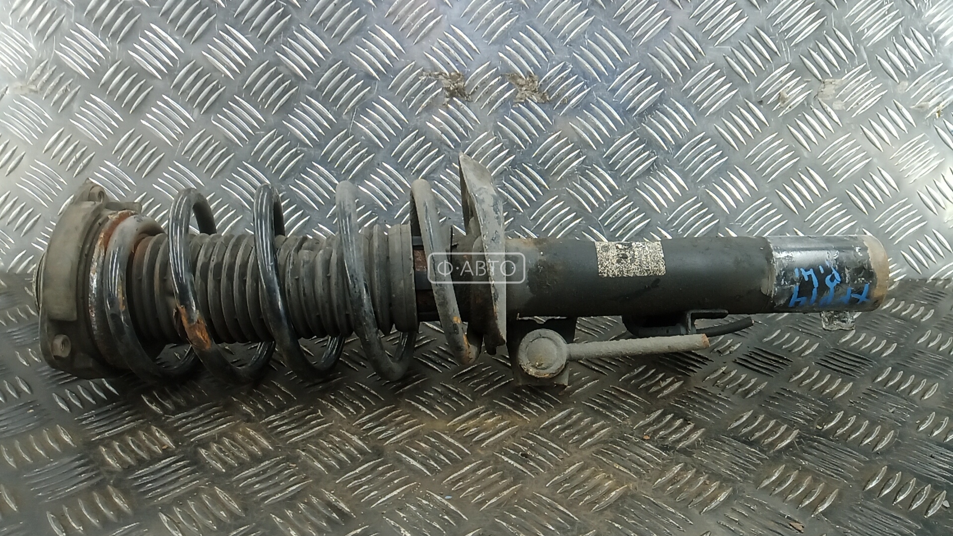 Стойка передняя левая