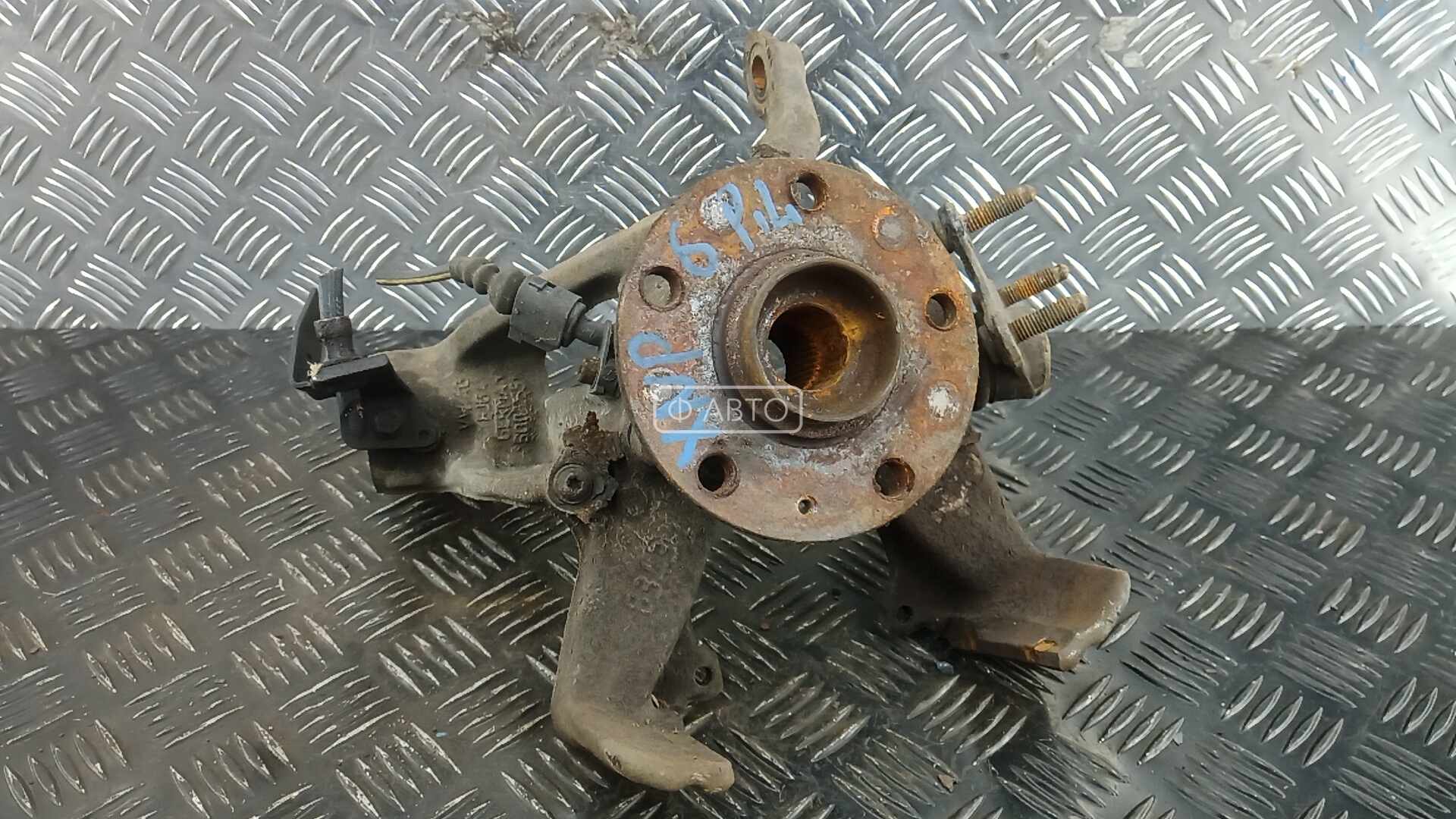 Ступица передняя левая