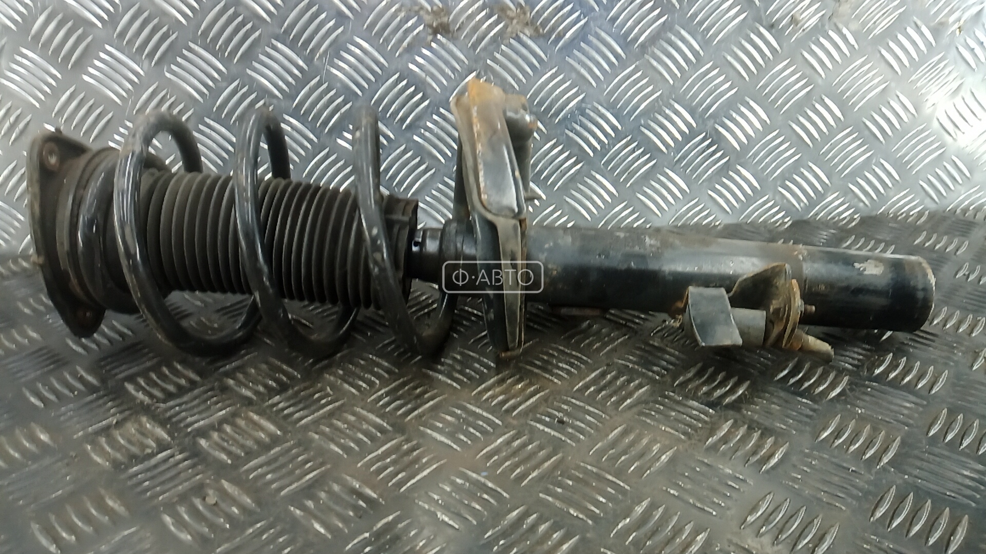 Стойка передняя левая