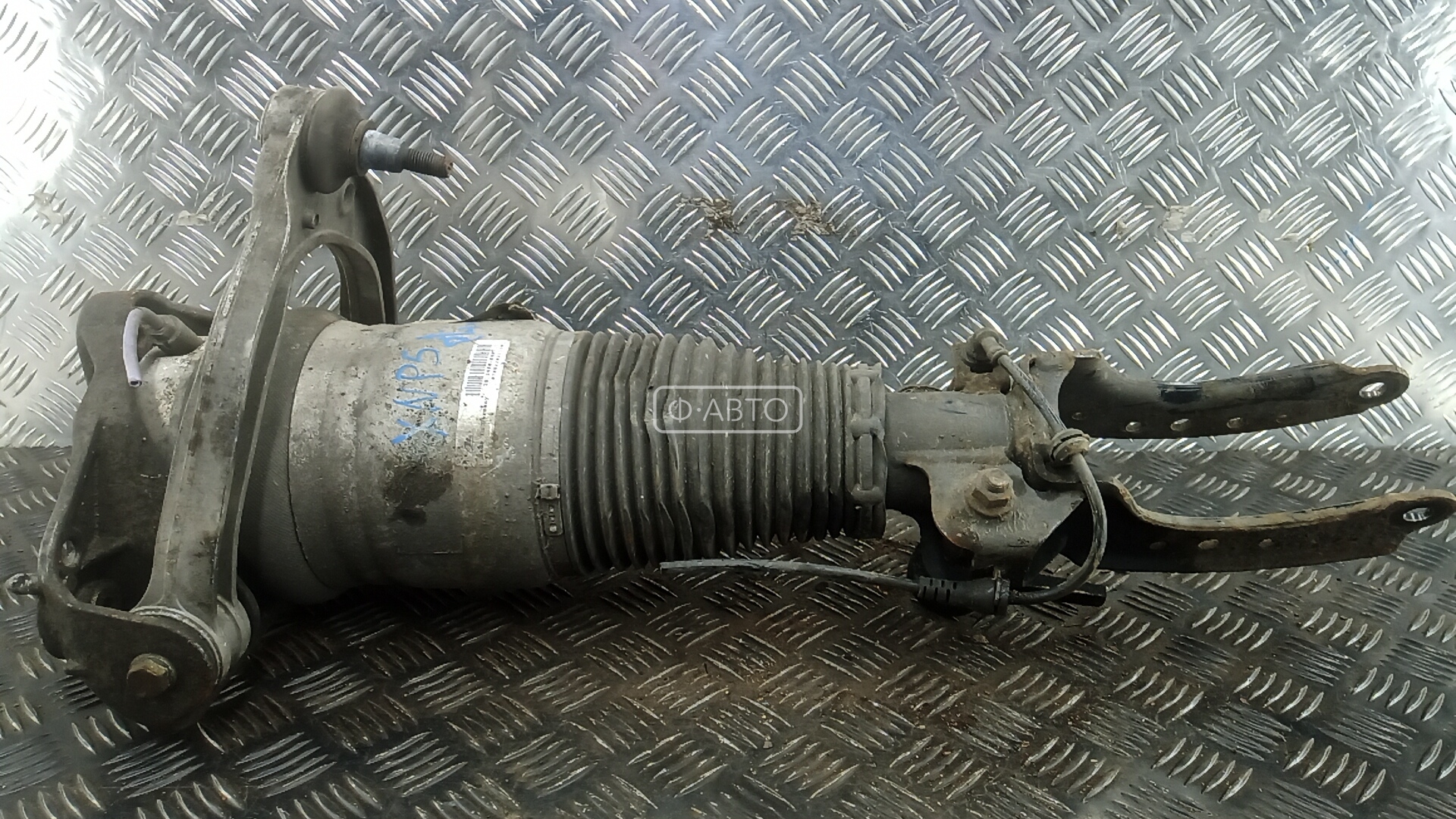 Стойка передняя левая