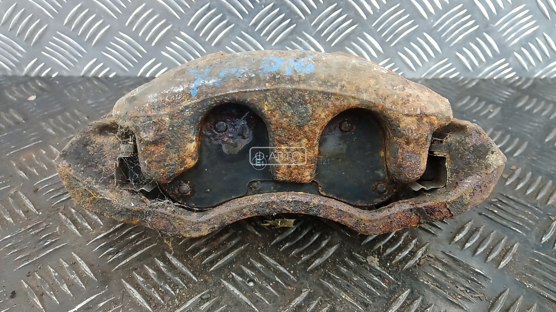 Суппорт тормозной передний правый