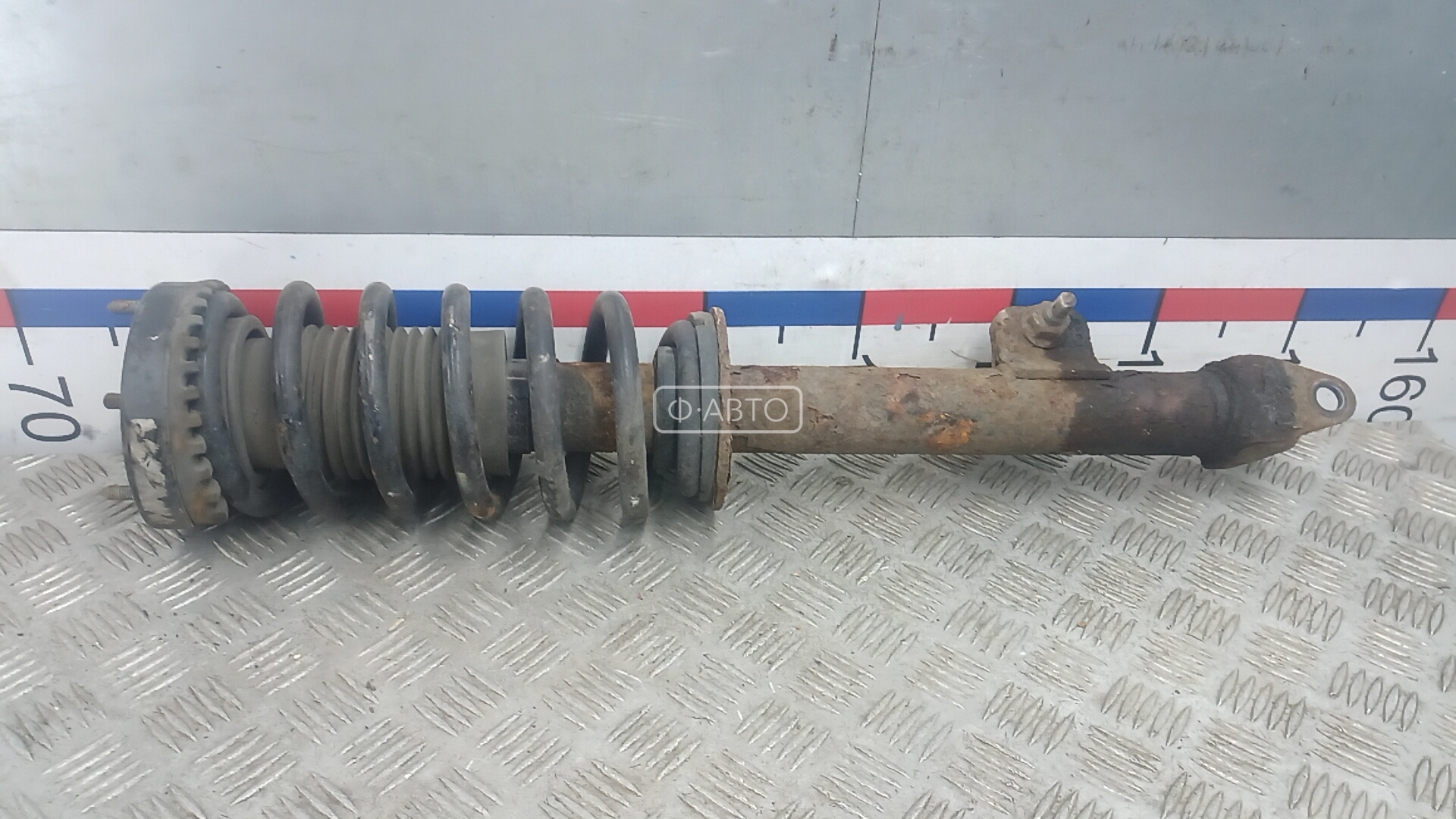 Стойка передняя левая