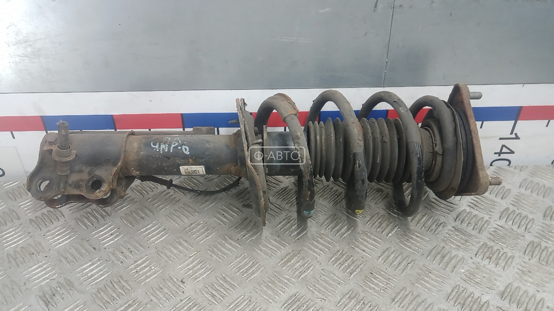 Стойка передняя левая