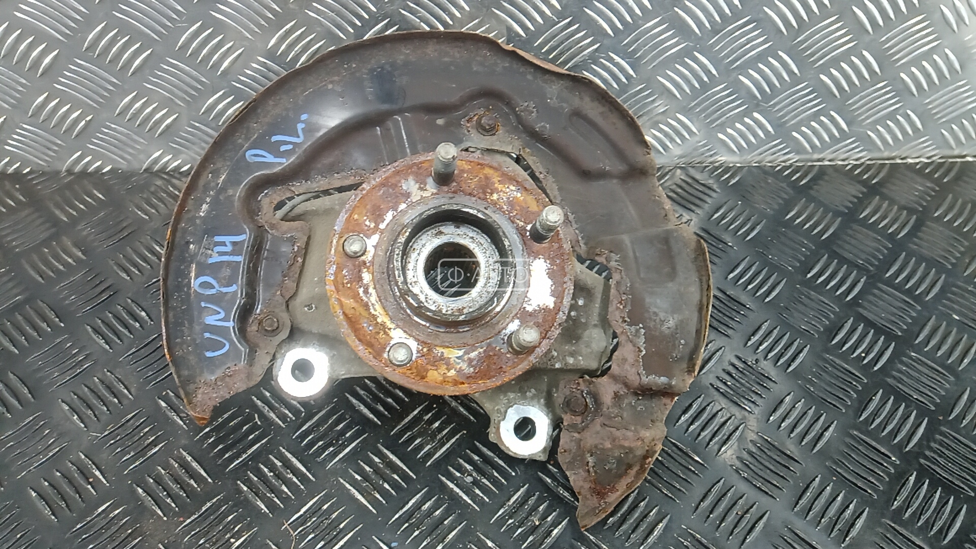 Ступица передняя левая