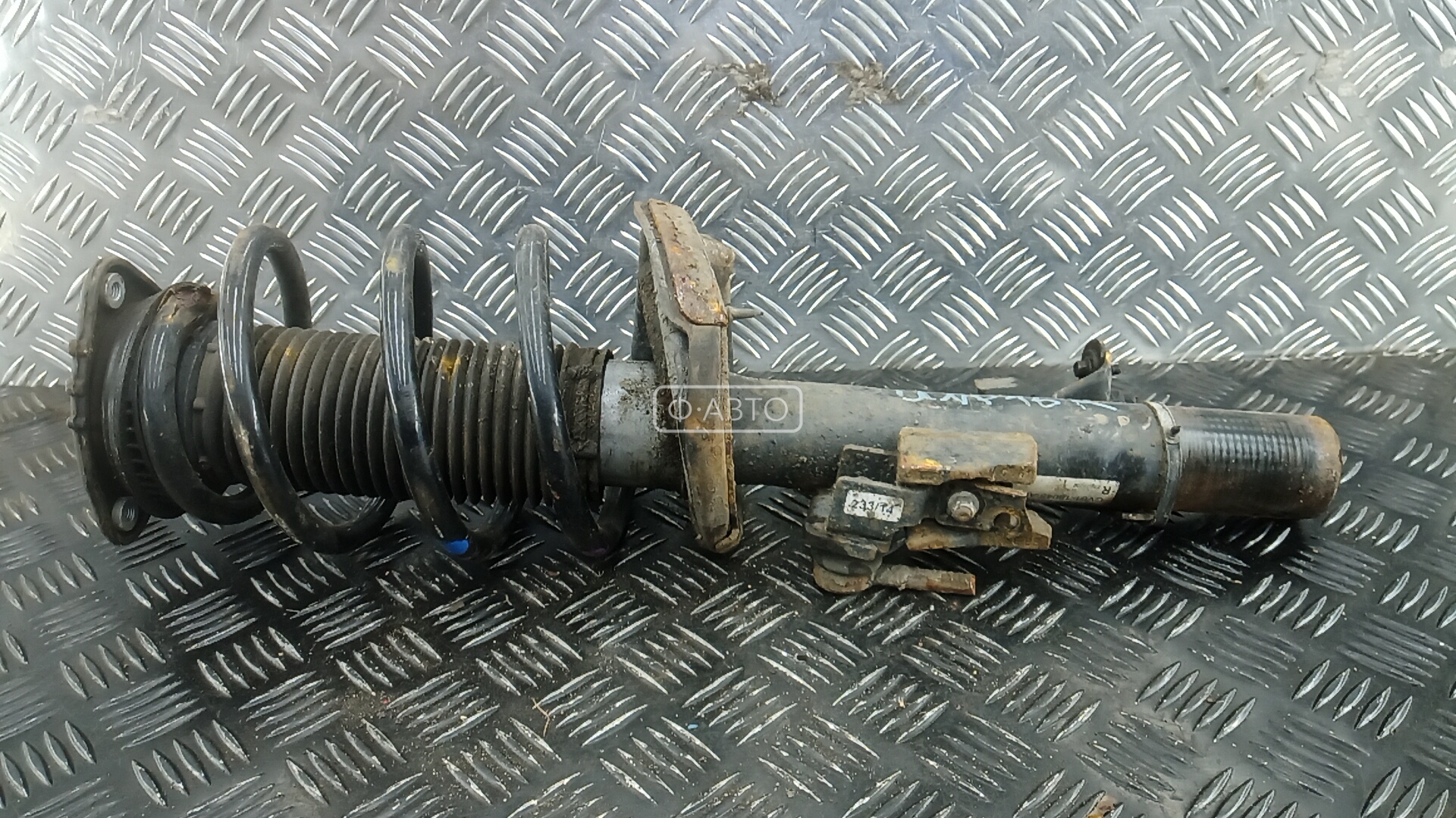 Стойка передняя правая