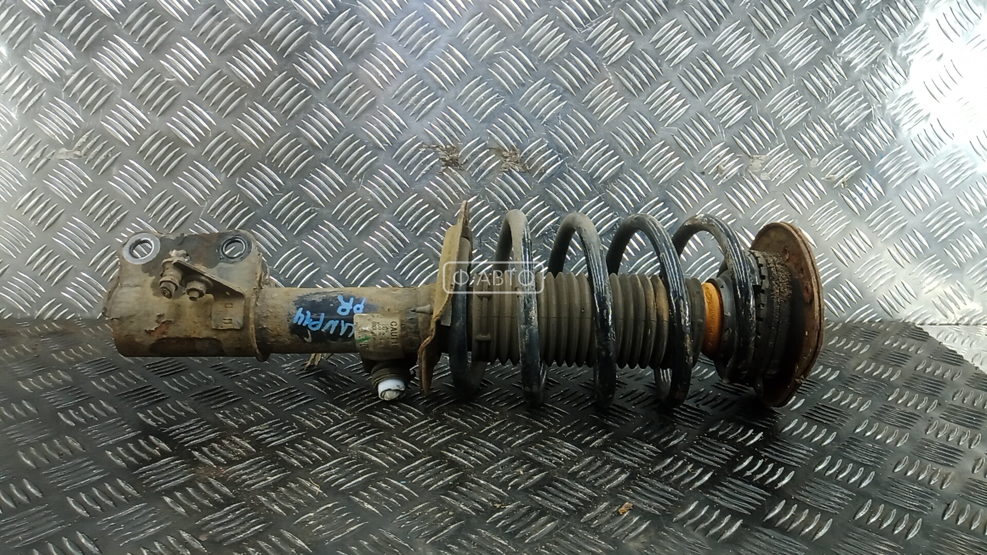 Стойка передняя правая