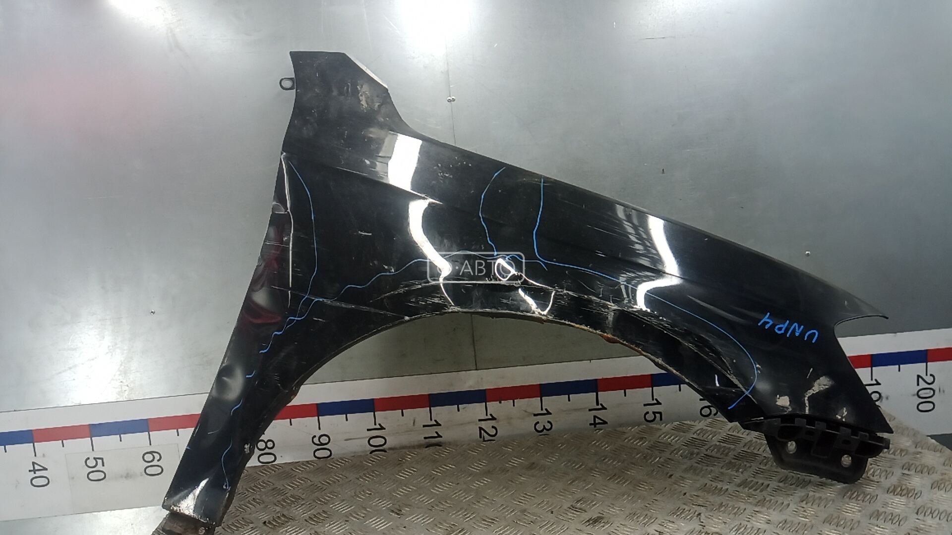 Крыло переднее правое