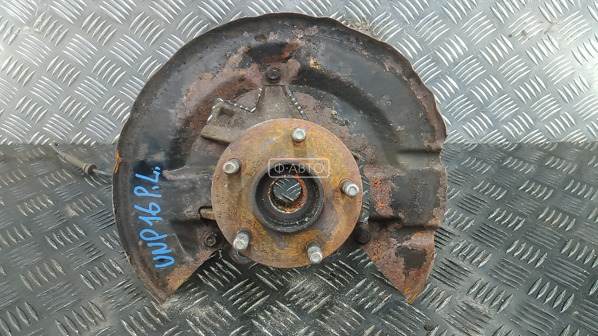 Ступица передняя левая