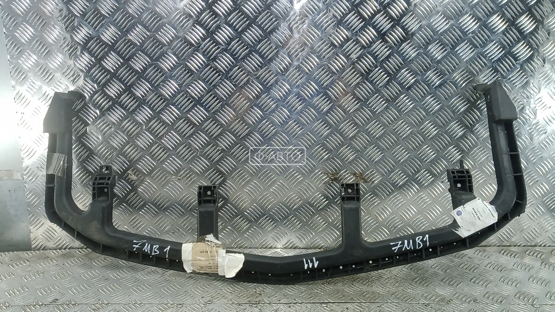 Усилитель бампера передний (кронштейн)