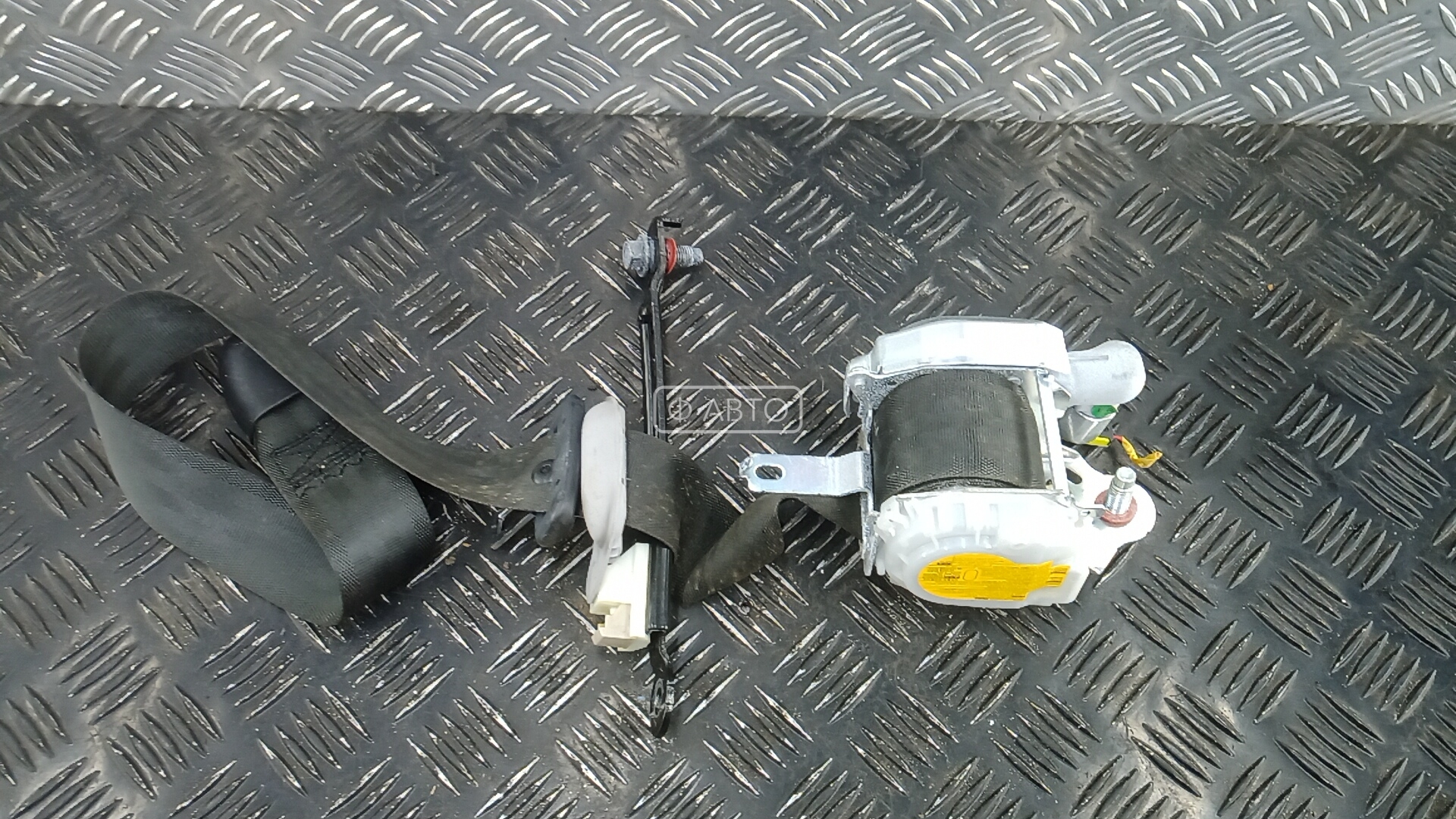 Ремень безопасности с пиропатроном сиденья переднего