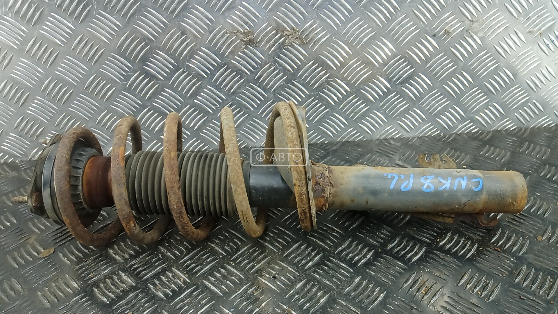 Стойка передняя левая