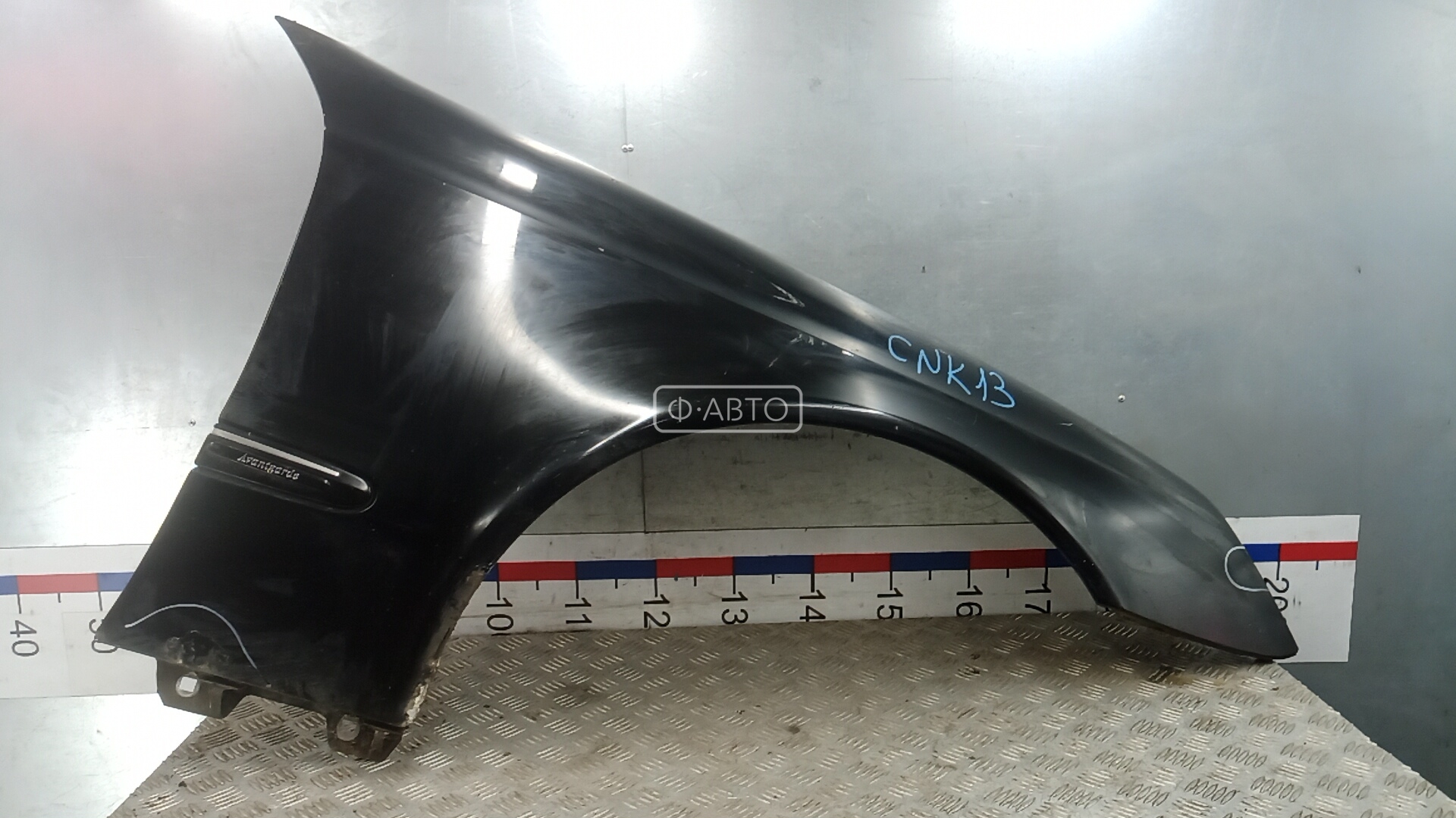 Крыло переднее правое