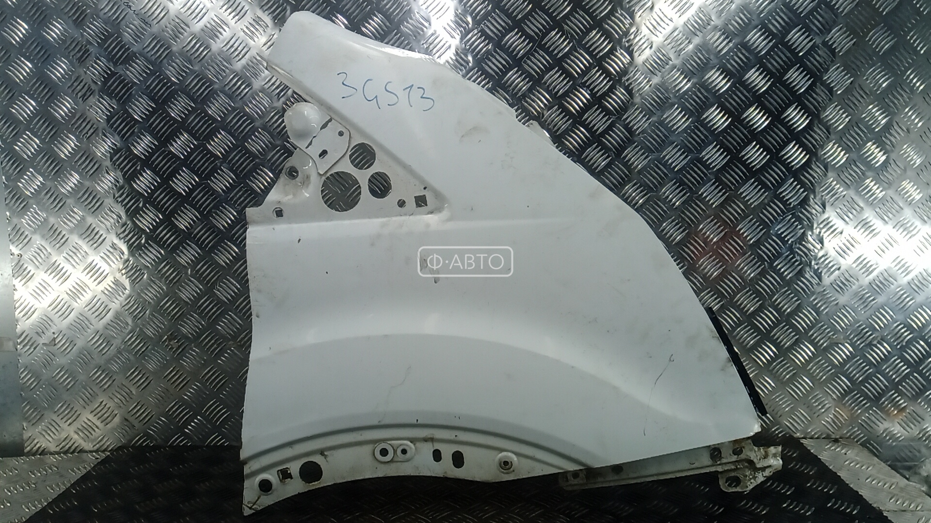 Крыло переднее правое