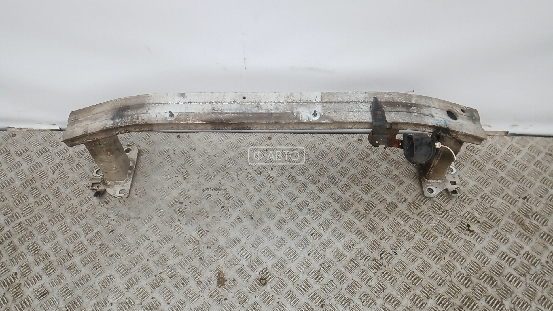 Усилитель бампера передний (кронштейн)