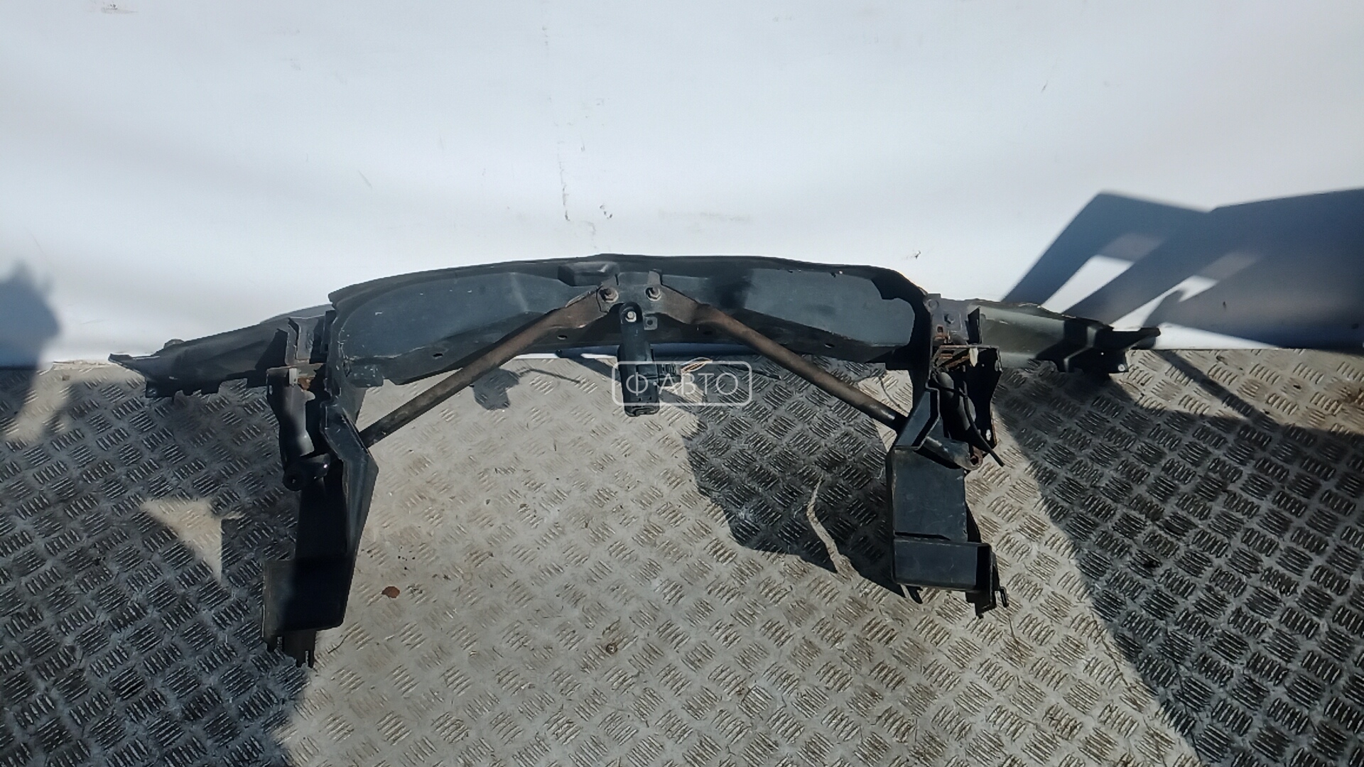 Передняя панель крепления облицовки (телевизор)