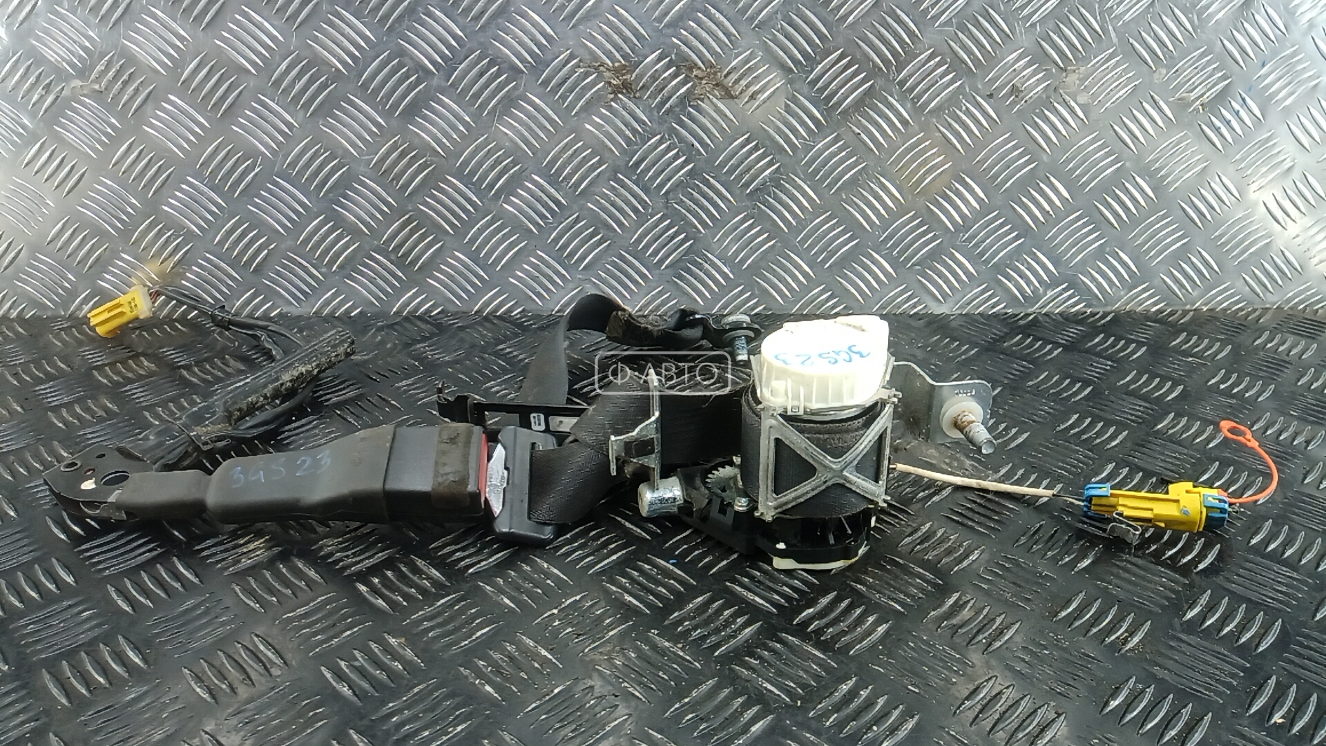 Ремень безопасности с пиропатроном сиденья переднего