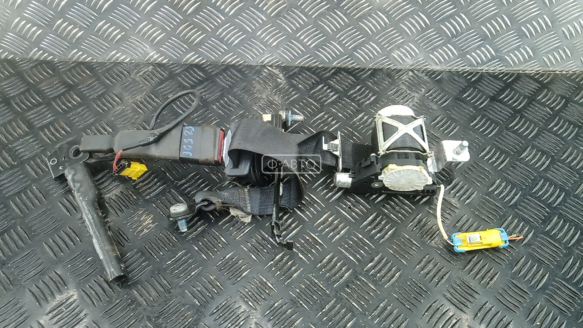 Ремень безопасности с пиропатроном сиденья переднего