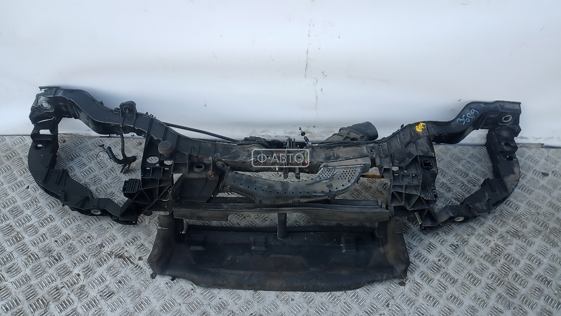 Передняя панель крепления облицовки (телевизор)