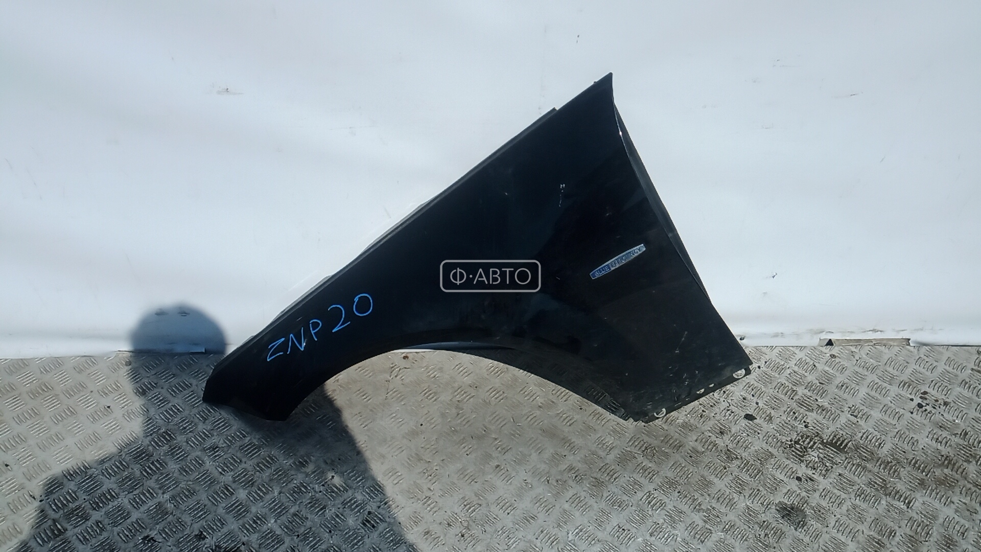 Крыло переднее левое