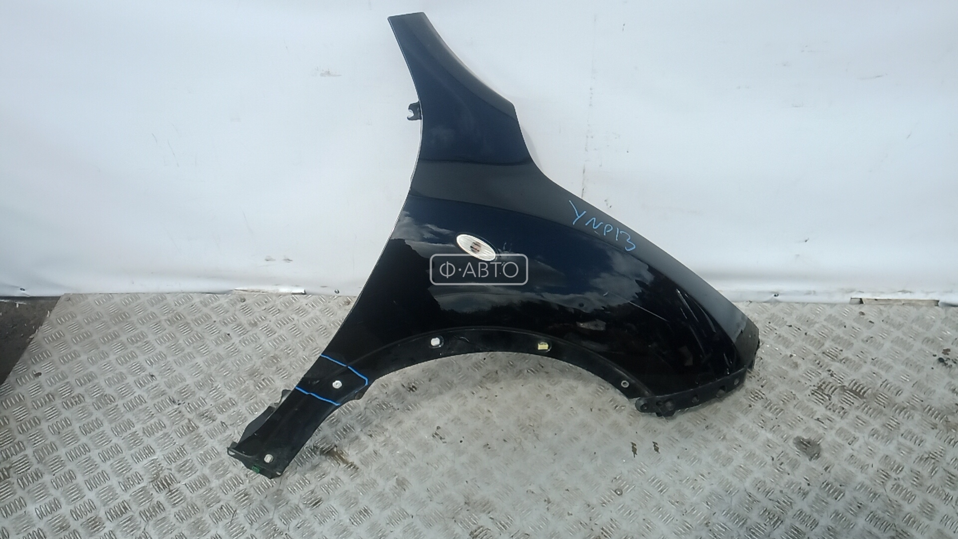 Крыло переднее правое