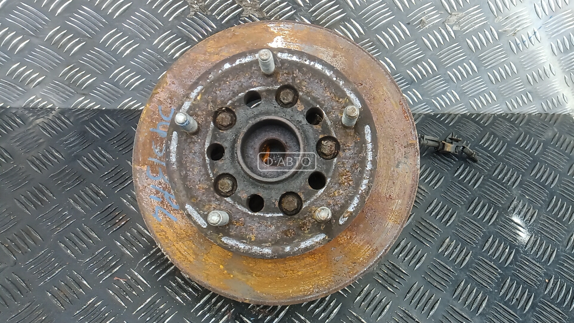 Ступица передняя левая