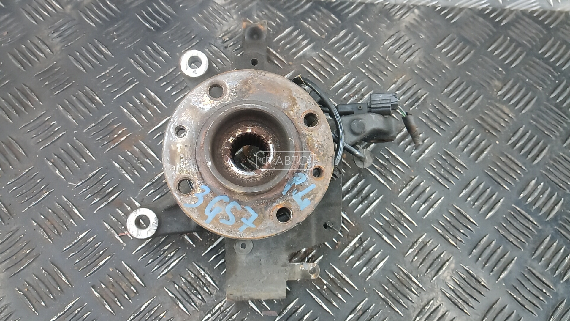 Ступица передняя левая