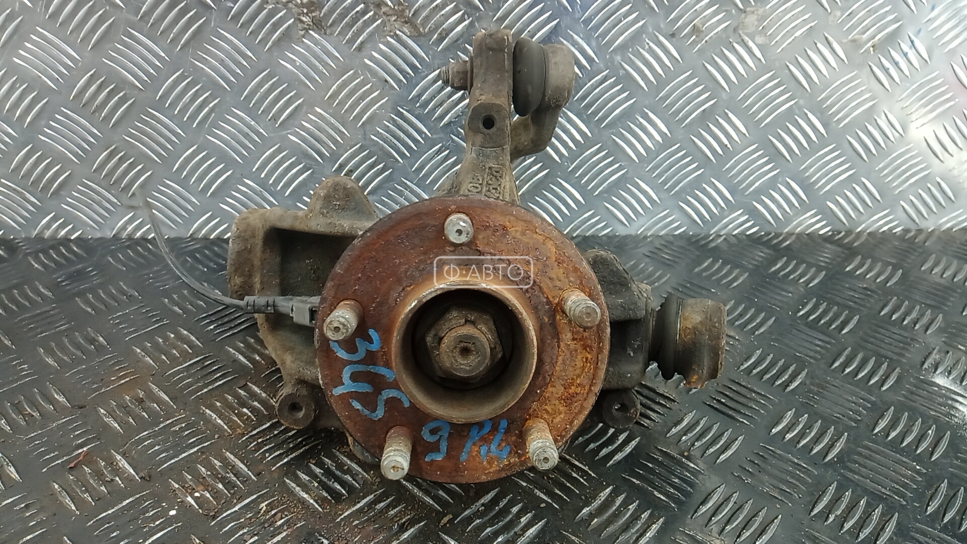 Ступица передняя левая