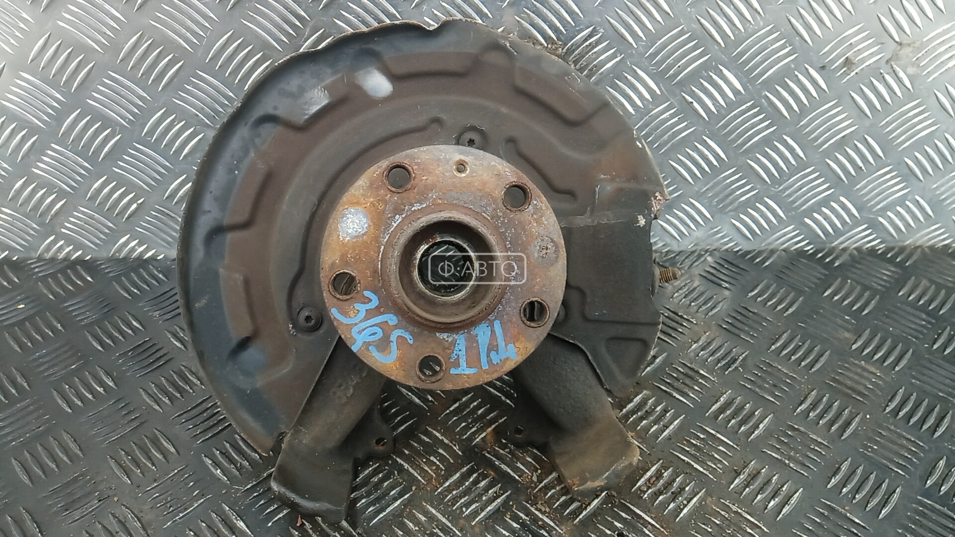 Ступица передняя левая