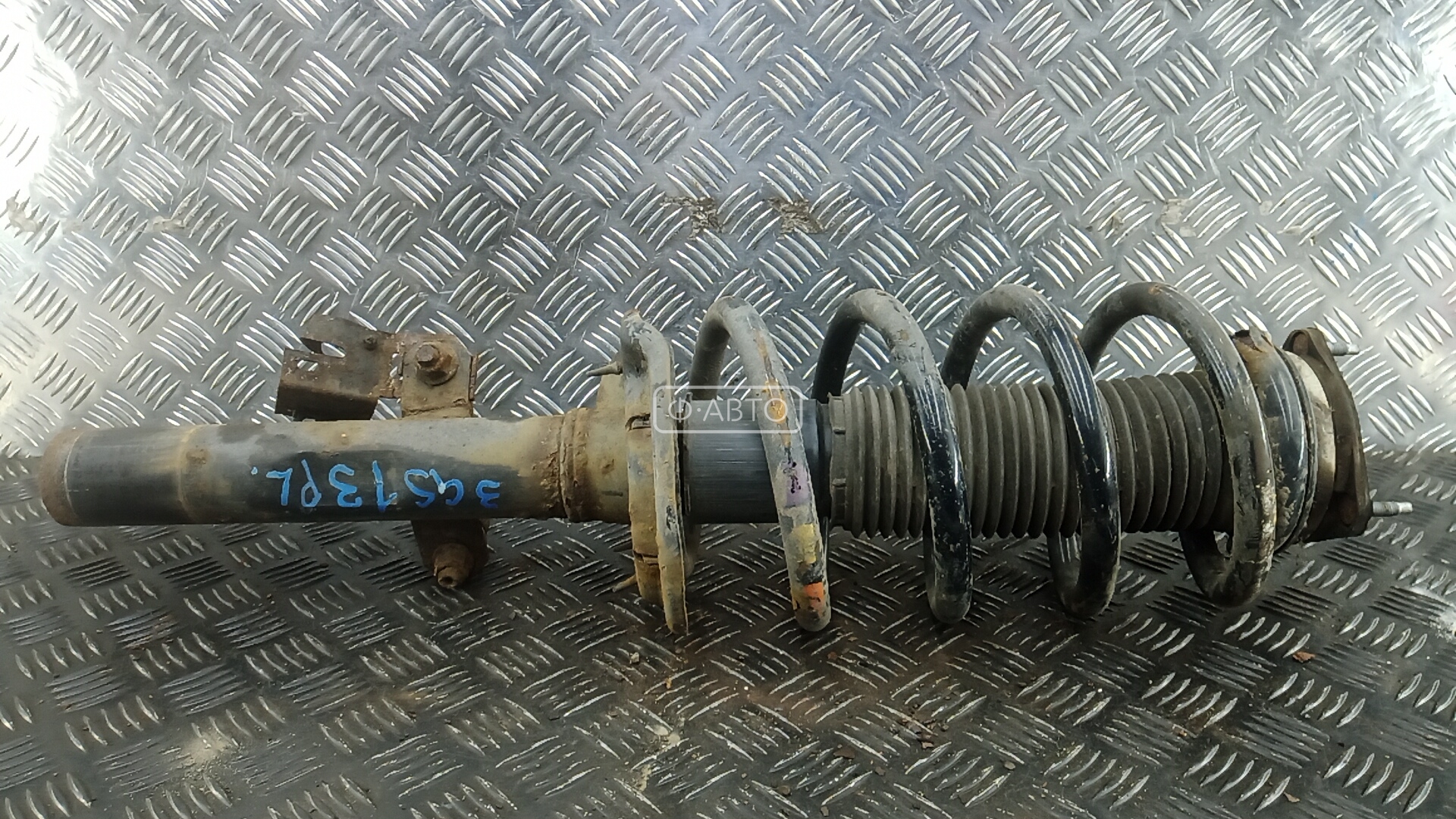 Стойка передняя левая