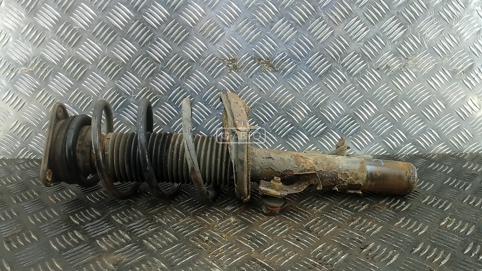 Стойка передняя правая