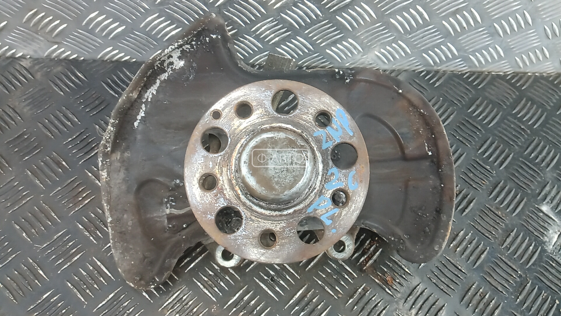 Ступица передняя левая