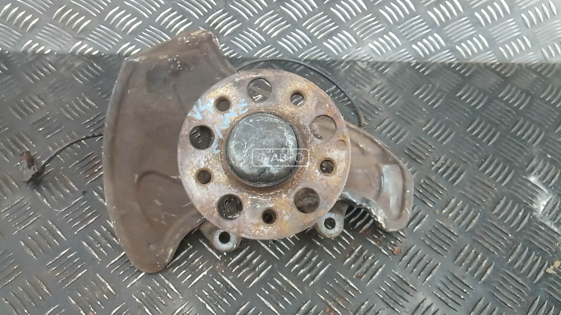 Ступица передняя левая