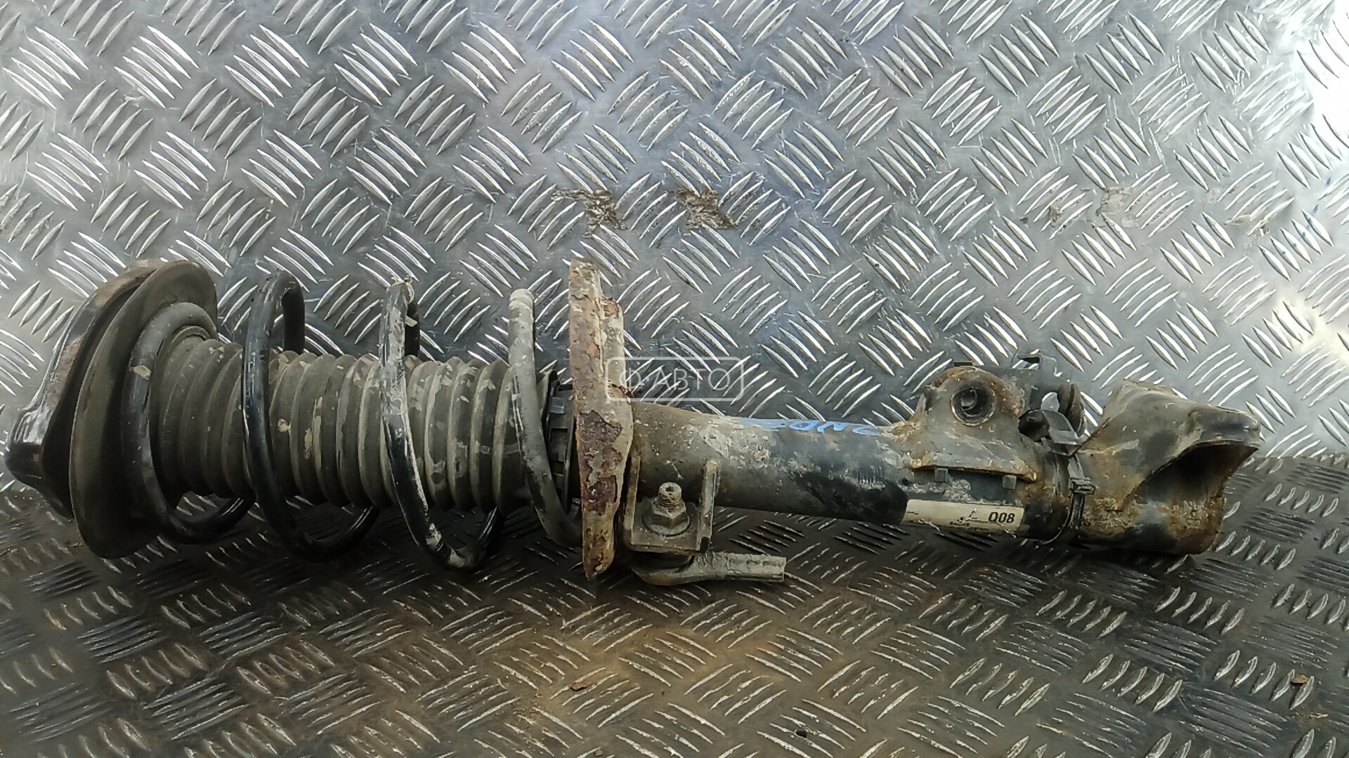 Стойка передняя правая