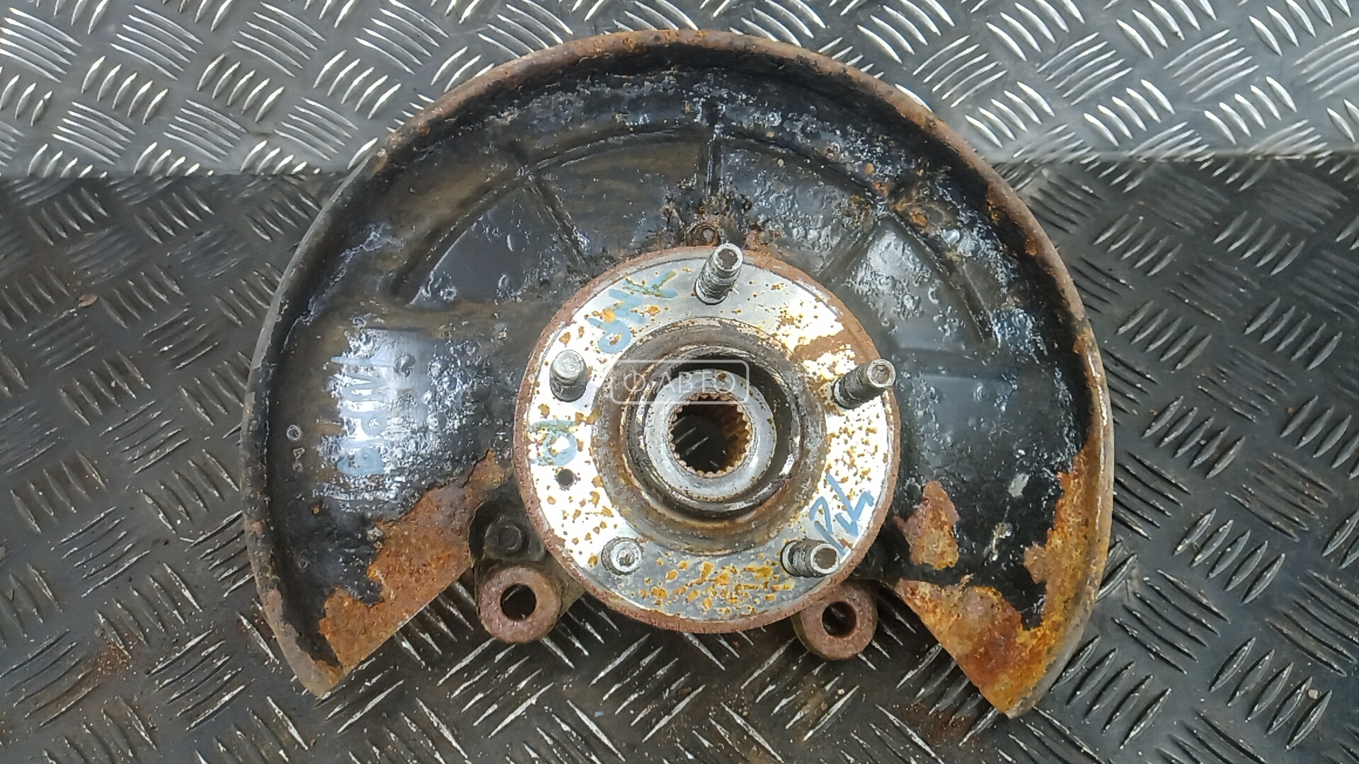 Ступица передняя левая