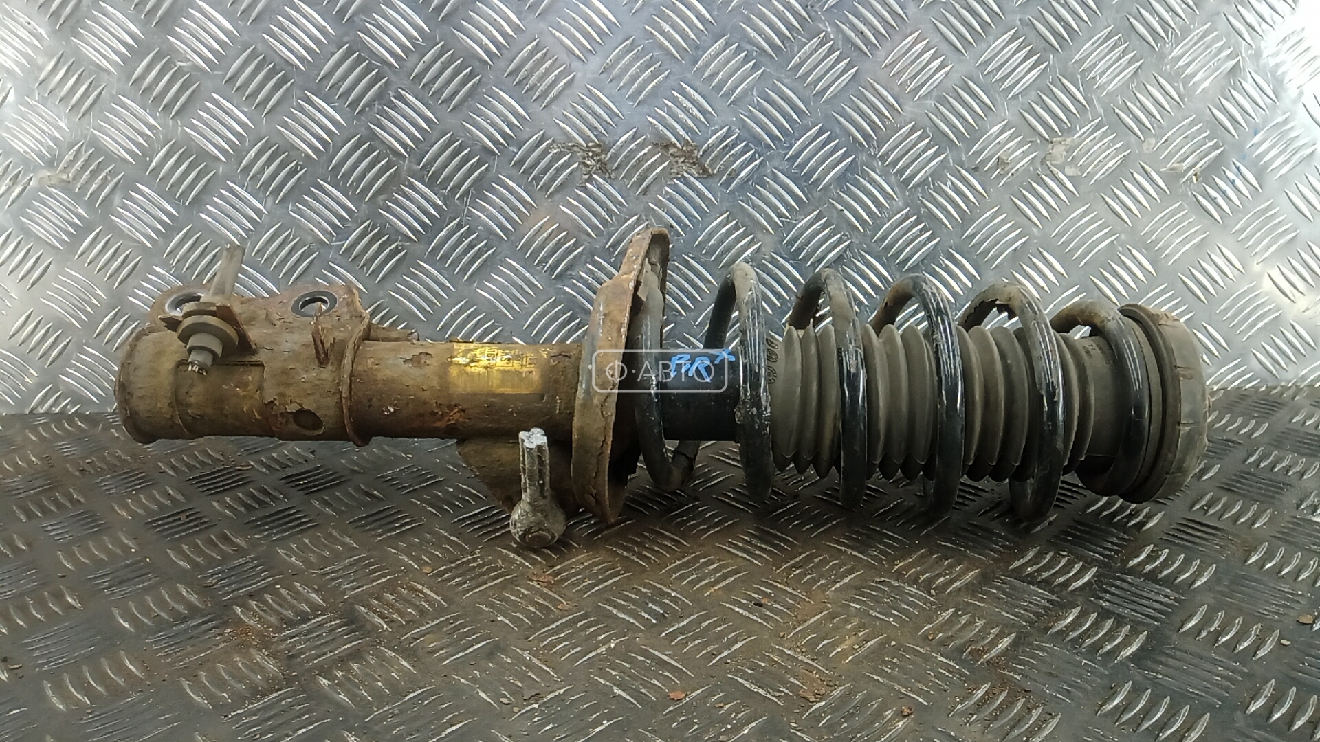 Стойка передняя правая