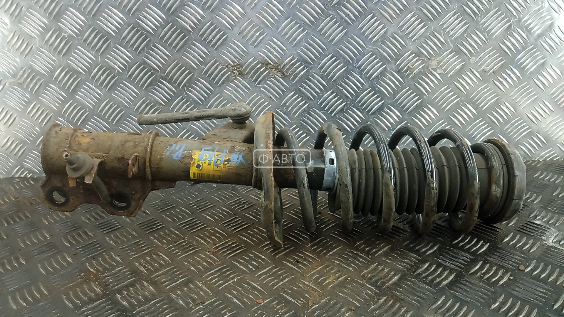 Стойка передняя левая