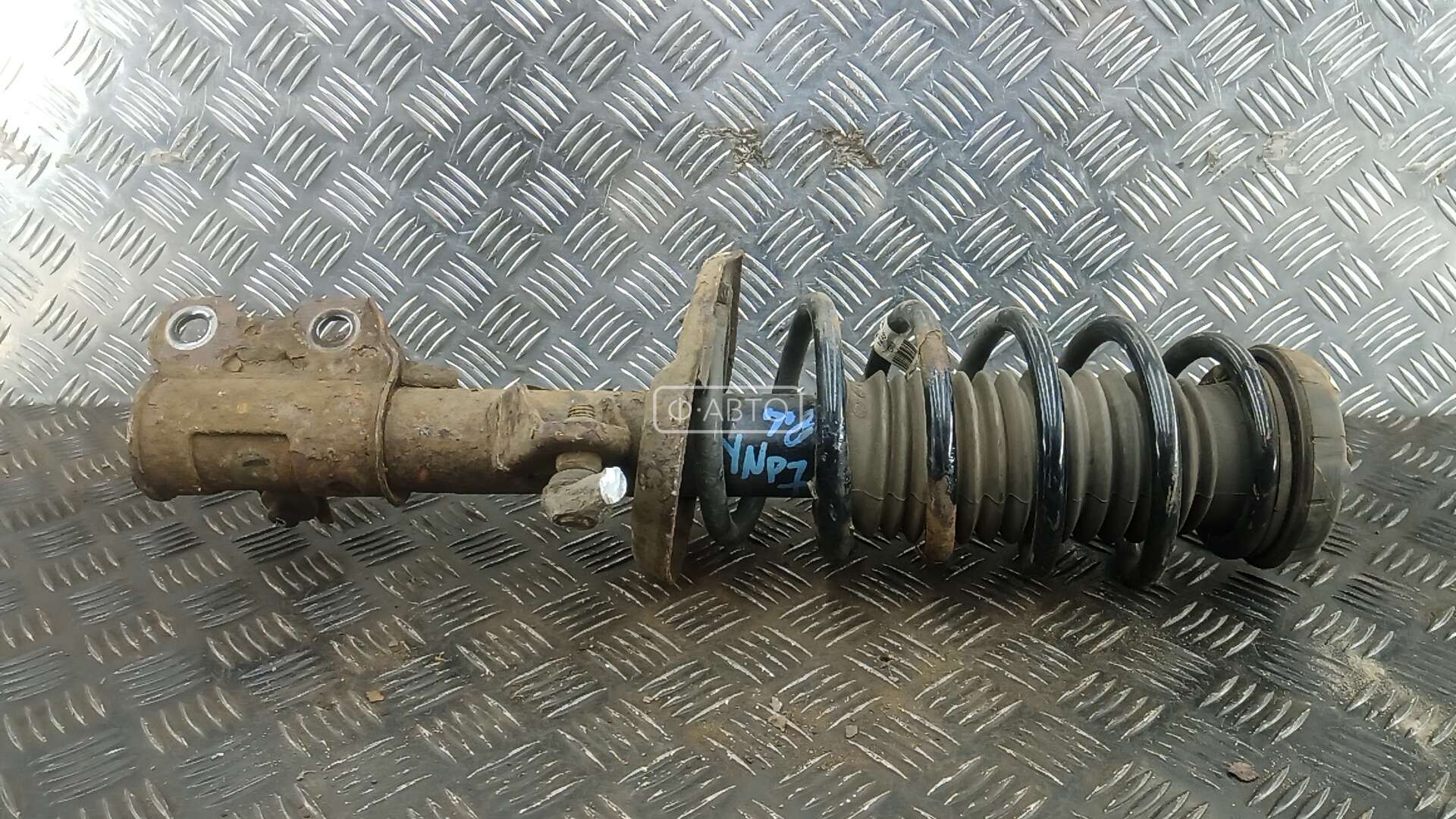 Стойка передняя левая