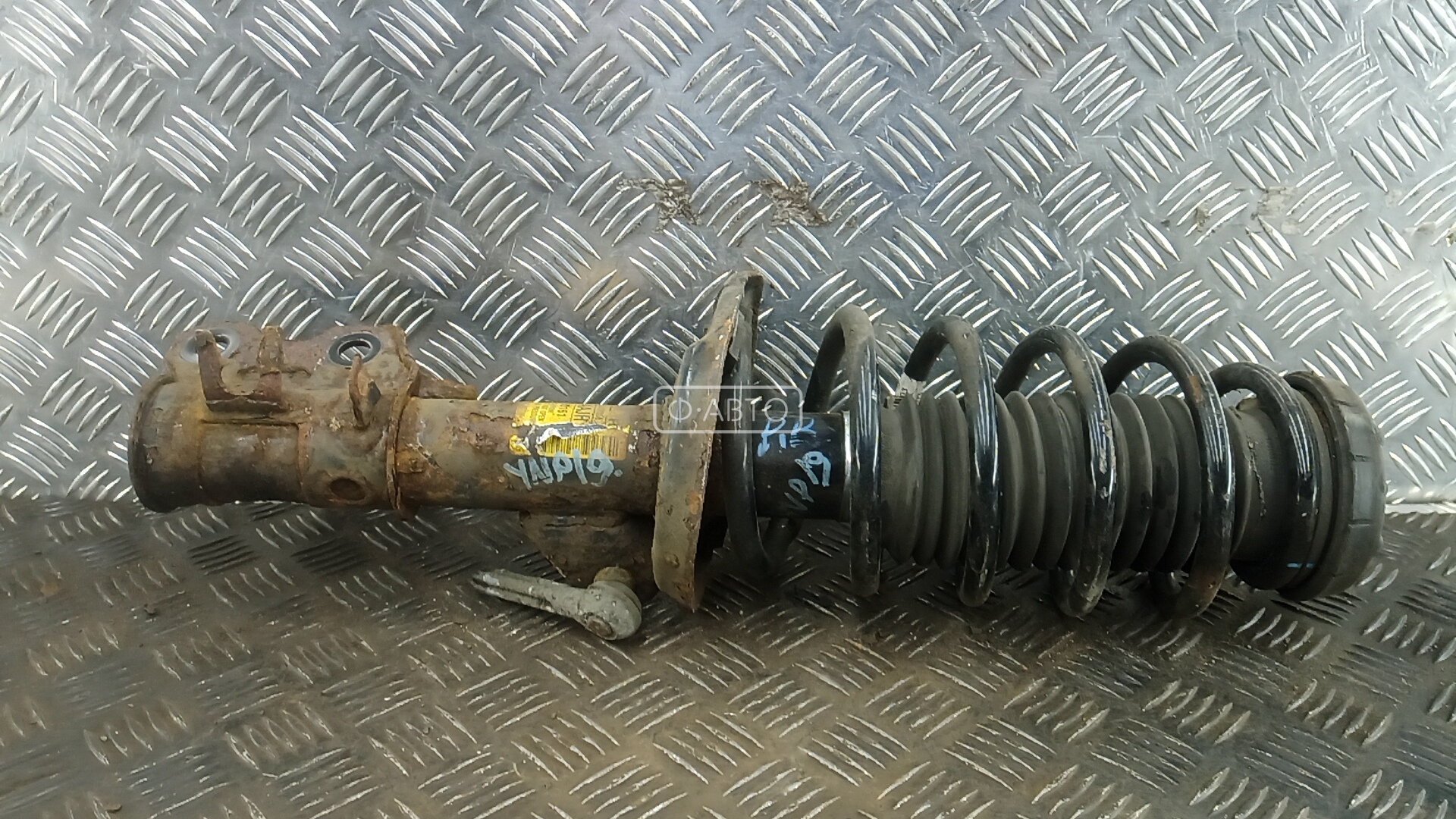 Стойка передняя правая