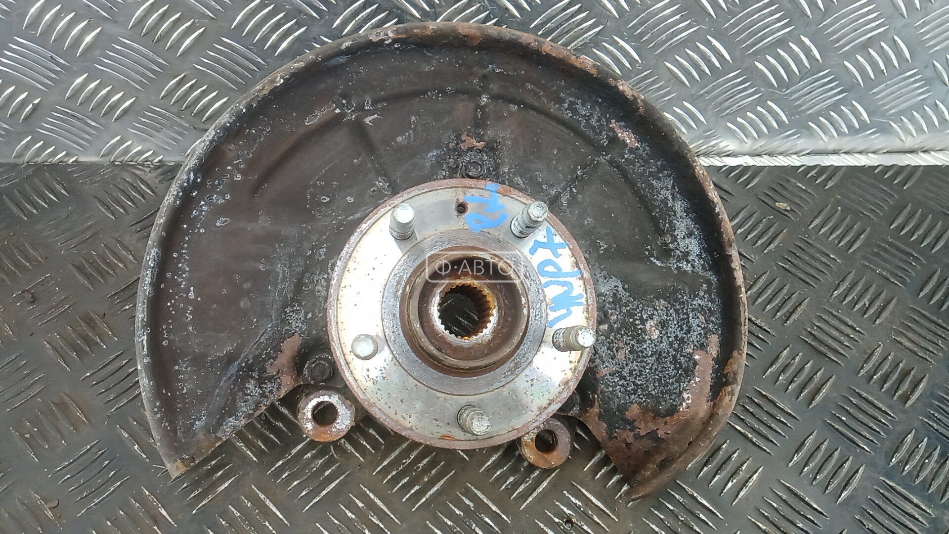 Ступица передняя левая