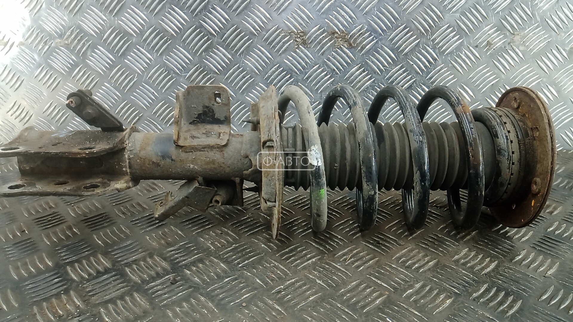 Стойка передняя левая