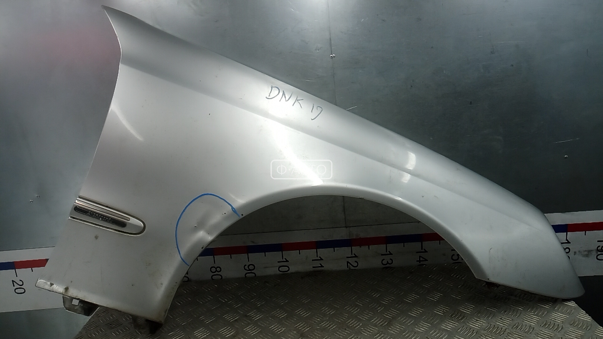 Крыло переднее правое