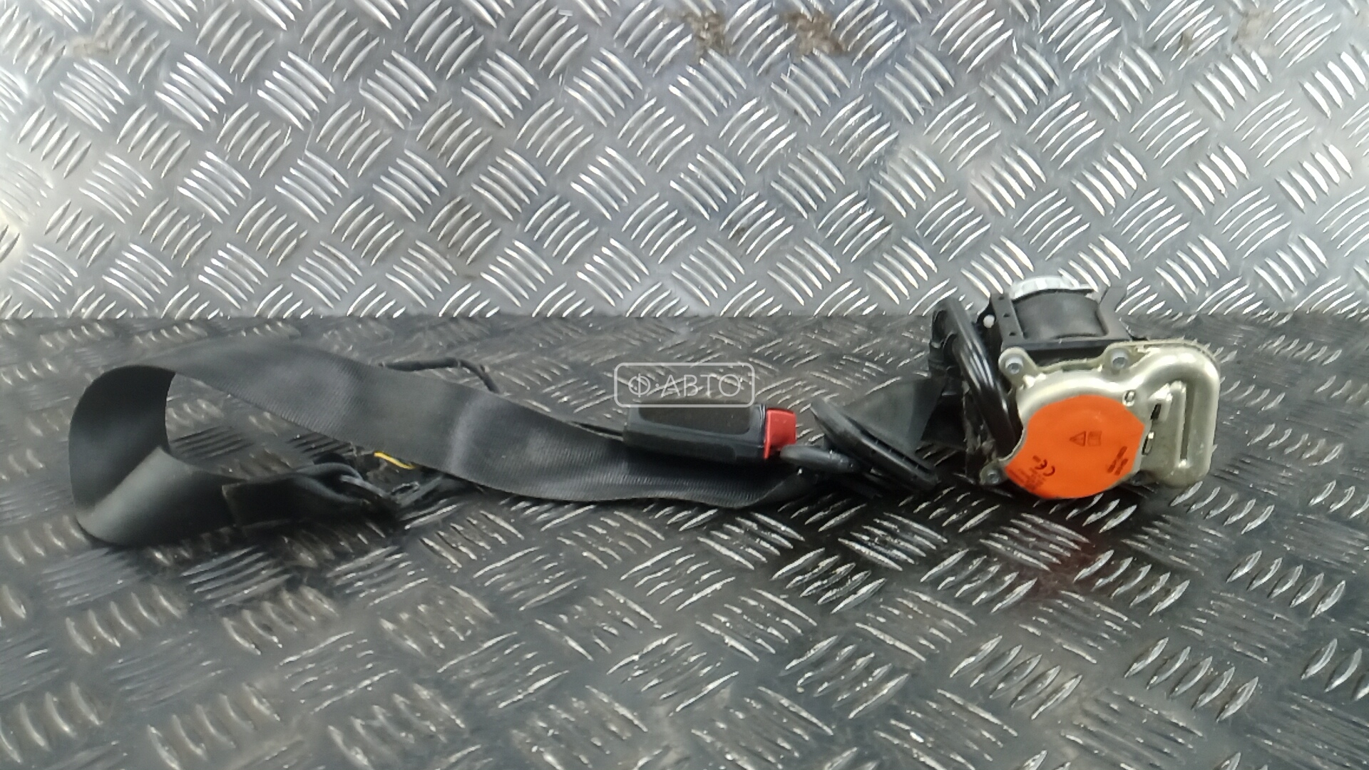 Ремень безопасности с пиропатроном сиденья переднего