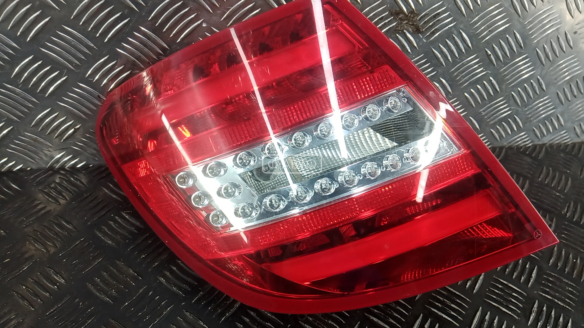 Фонарь задний левый