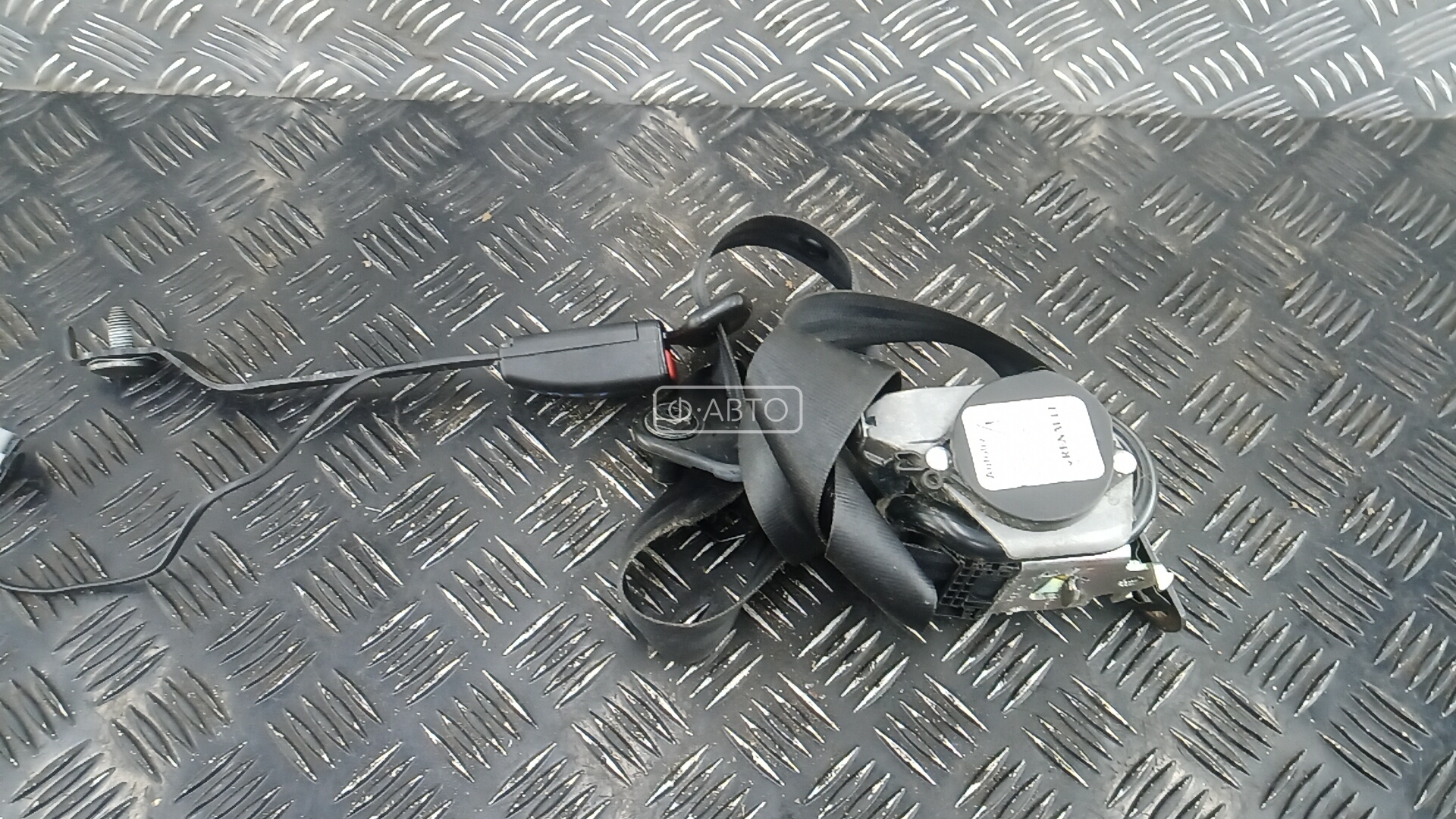 Ремень безопасности с пиропатроном сиденья переднего