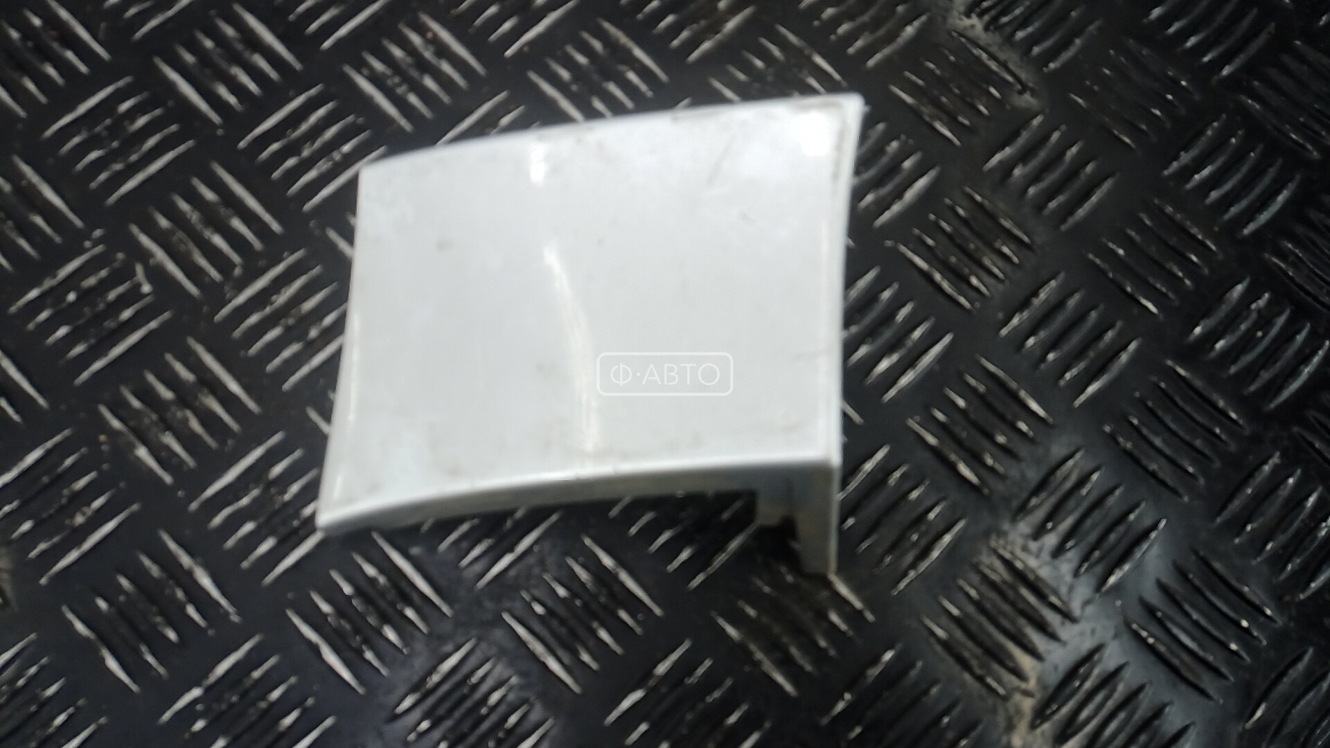 Ус под фонарь правый