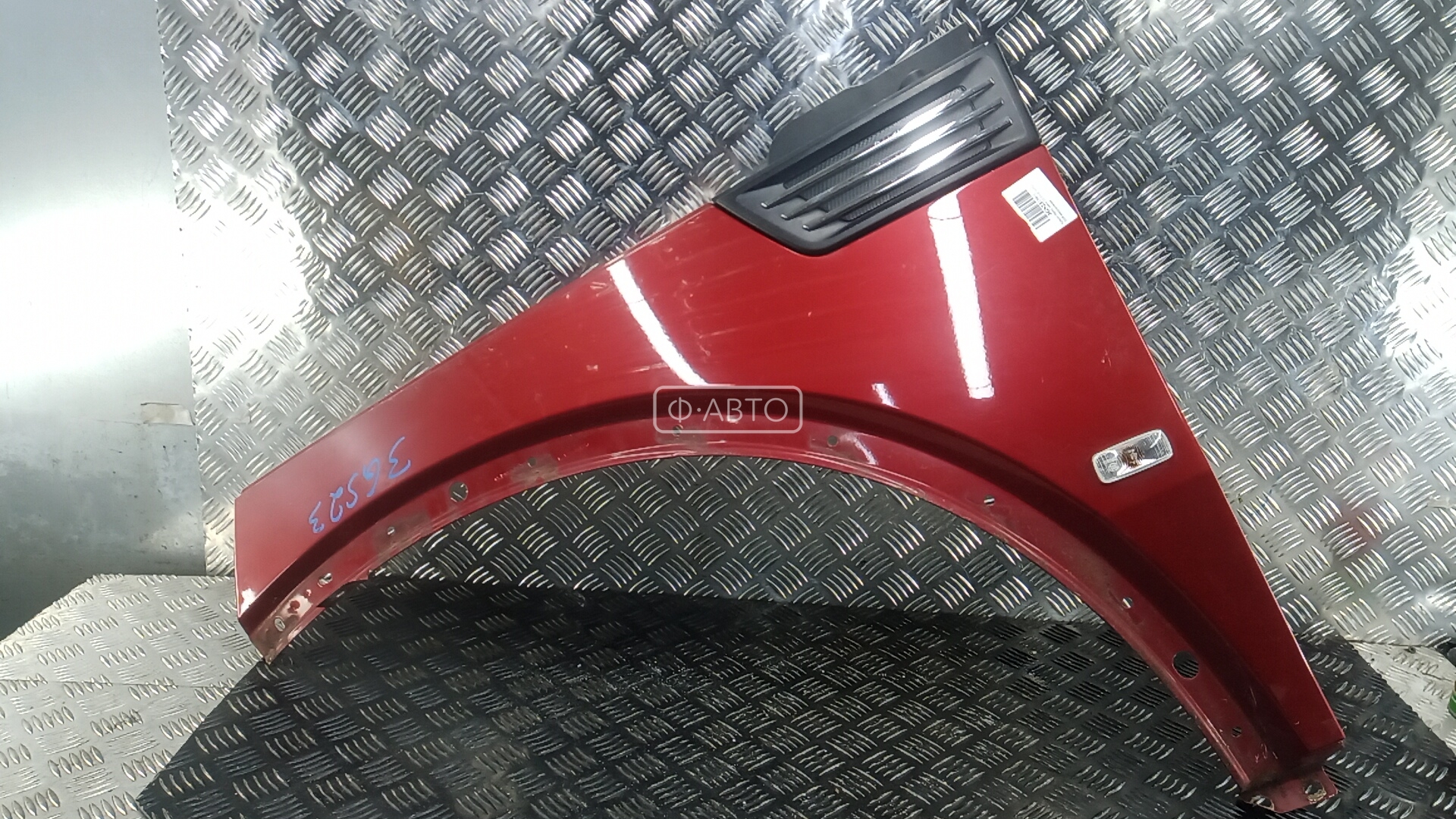 Крыло переднее левое